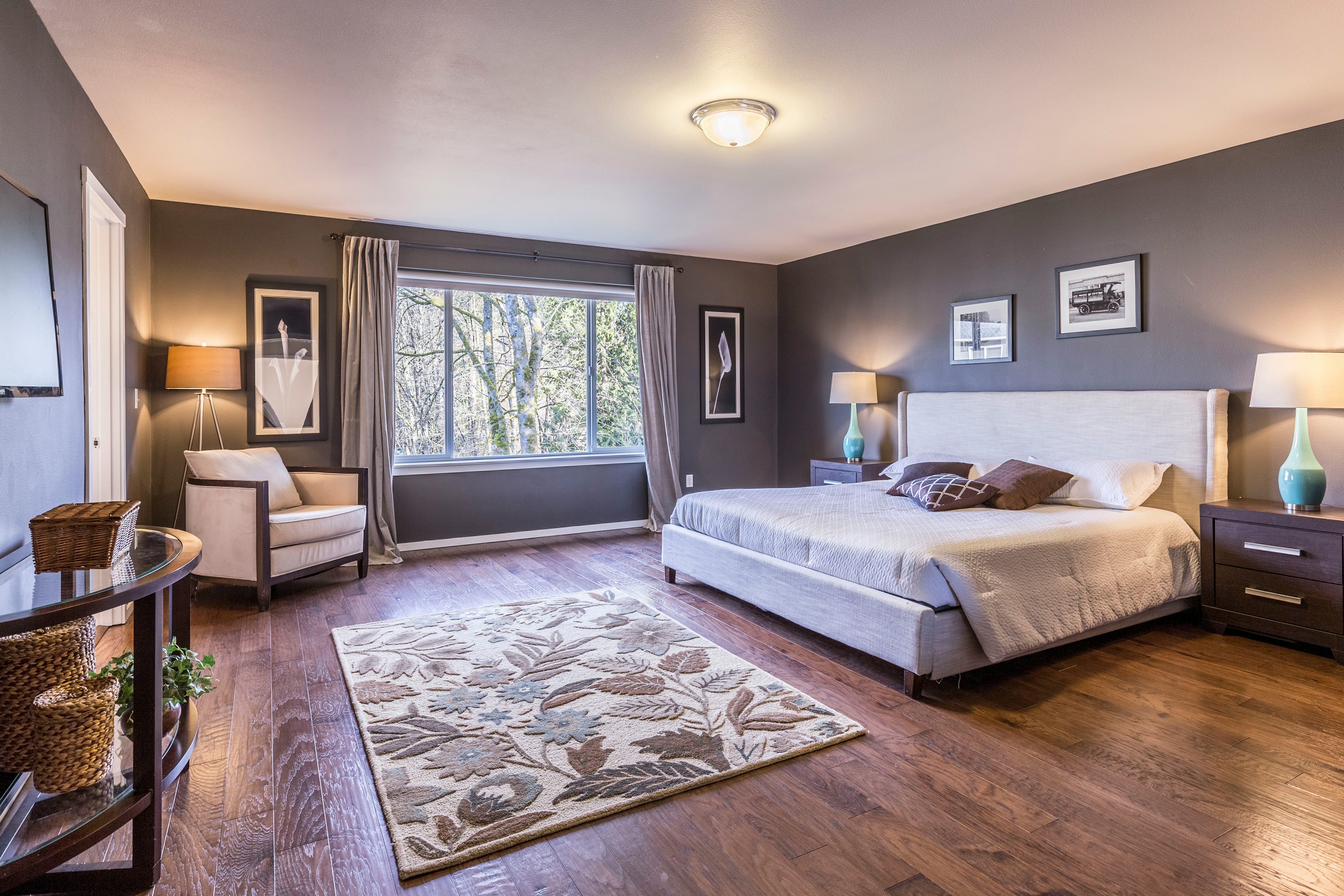 Bedroom with panoramic view